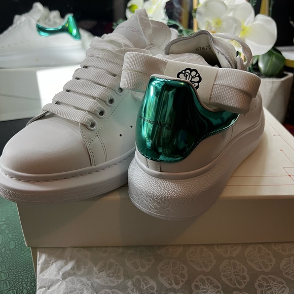 Alexander McQueen Shoes - Alexander McQueen sneakers - Authentic sneakers !!